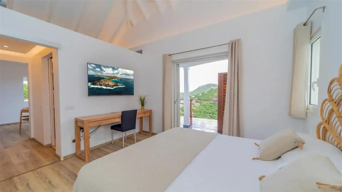 Posh Villa Overlooking The Crystal-Clear Waters St. Barthelemy
