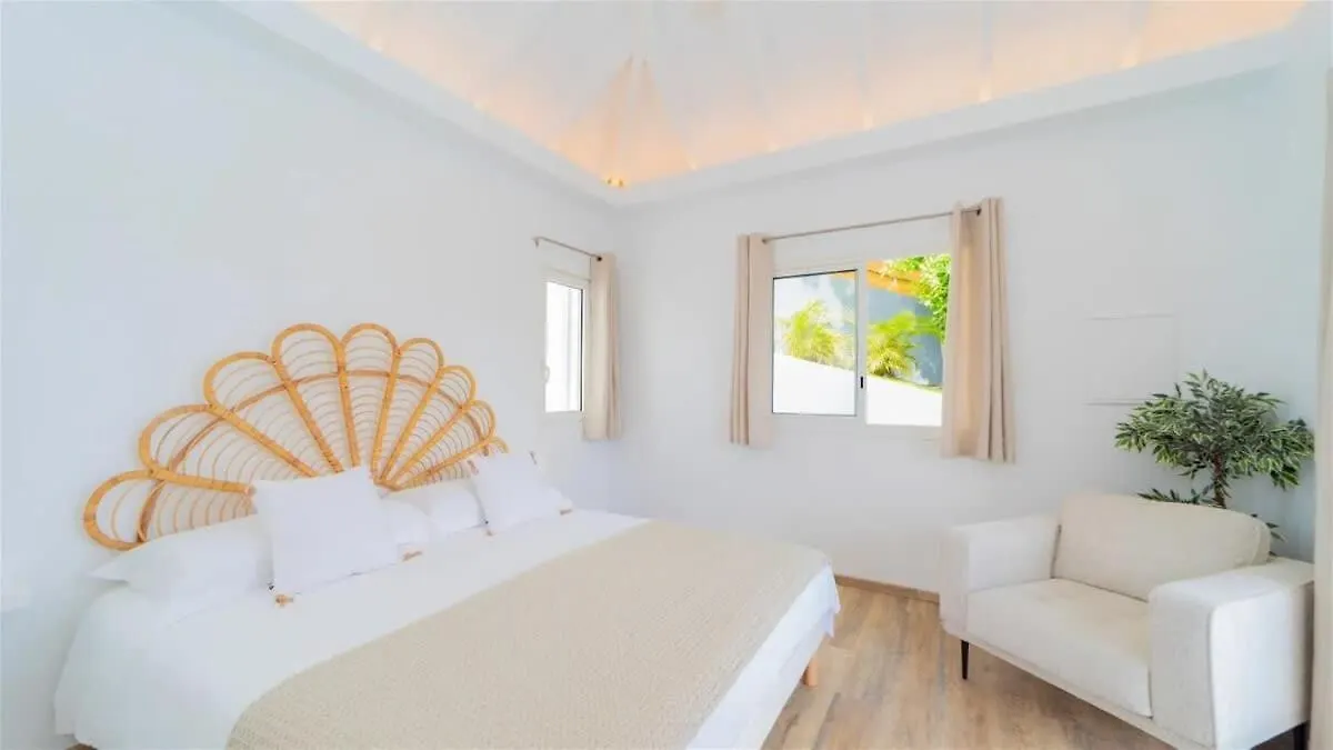 Posh Villa Overlooking The Crystal-Clear Waters St. Barthelemy Saint Barthélemy